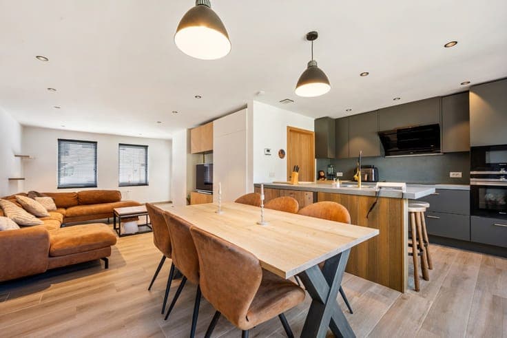 Turnkey home with 3 bedrooms, driveway for 2 cars, and gara