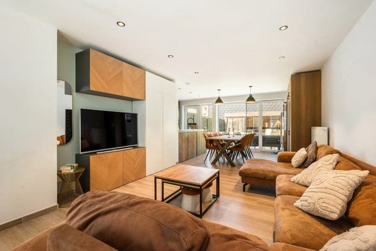 Turnkey home with 3 bedrooms, driveway for 2 cars, and gara