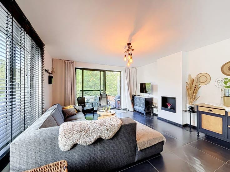 Tastefully renovated semi-detached house!
