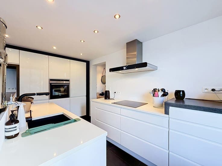 Tastefully renovated semi-detached house!