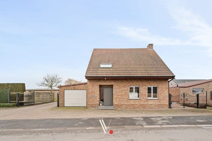 Alleenstaande woning op +/- 4.000 m² met magazijn en kant...