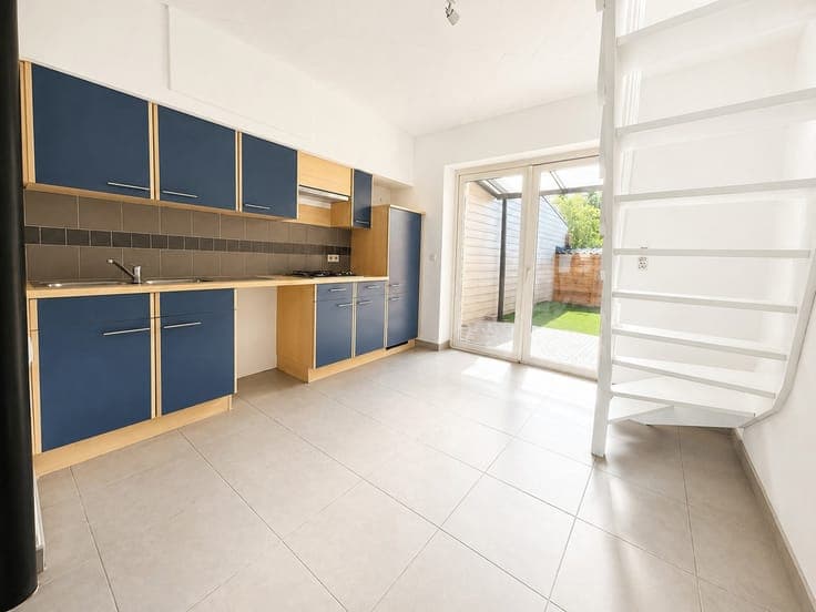 Renovated house with 2 bedrooms, in a very quiet area!