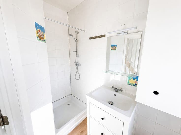 Renovated house with 2 bedrooms, in a very quiet area!