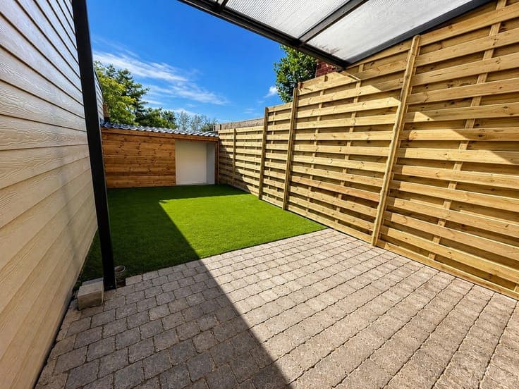 Renovated house with 2 bedrooms, in a very quiet area!