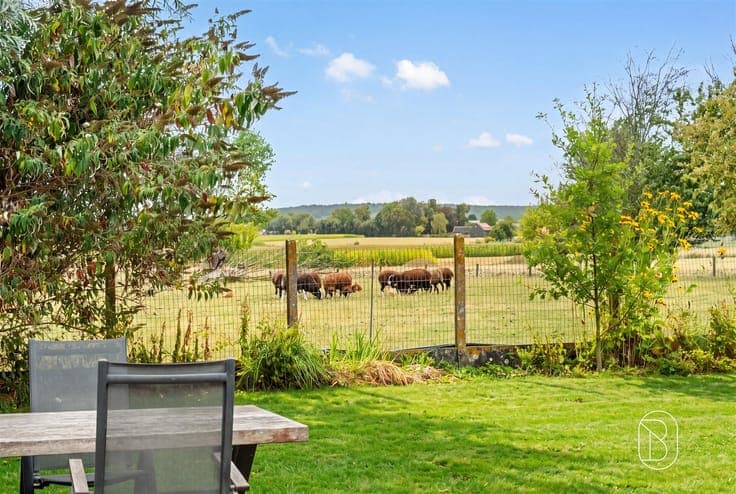 Quietly located 5-bedroom home on 6,220 m²