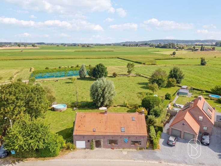 Quietly located 5-bedroom home on 6,220 m²
