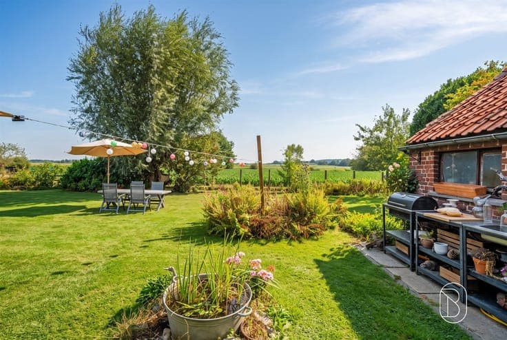 Quietly located 5-bedroom home on 6,220 m²