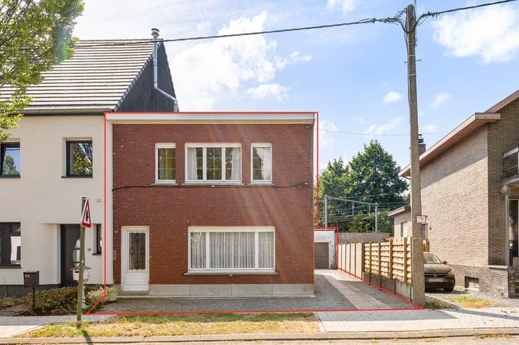 Te renoveren halfopen bebouwing op een perceel van 361 m².
