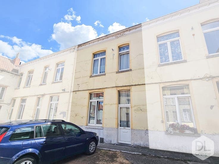 Two-bedroom house ideally located, close to the town centre