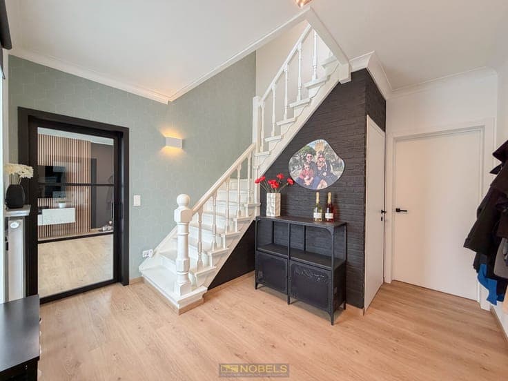 Te koop, Veelzijdige en energiezuinige villa met bijgebou...