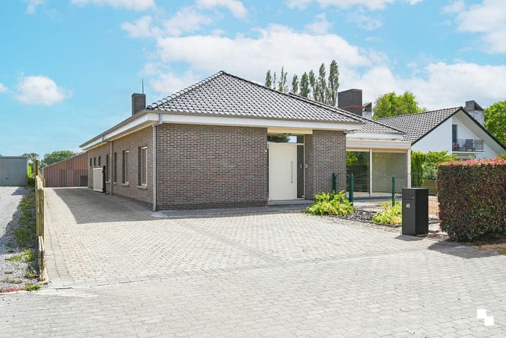 Woning met loods in Oostrozebeke