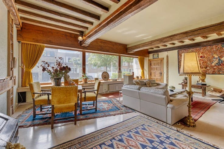 Uitzonderlijk ruime burgerwoning nabij Zeedijk te Blanken...