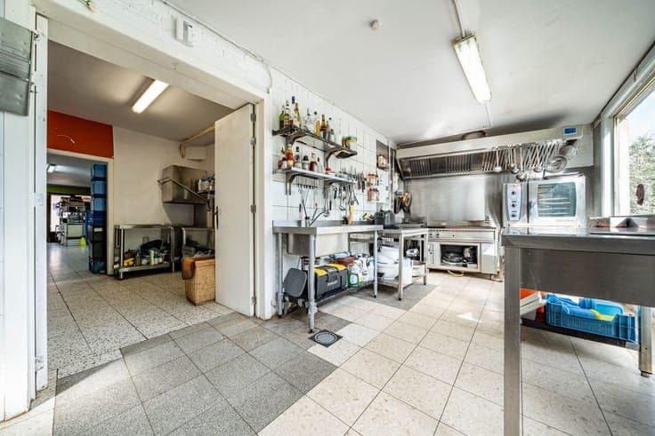 IMMEUBLE MIXTE - A DECOUVRIR !