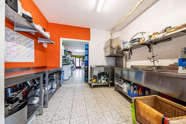 IMMEUBLE MIXTE - A DECOUVRIR !