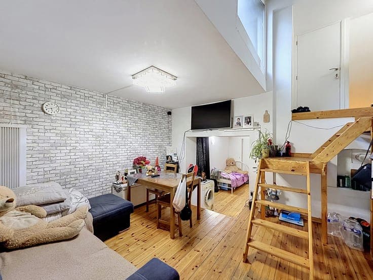 6-Bedroom Family House with a 125 m² Garden
