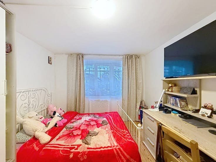 6-Bedroom Family House with a 125 m² Garden
