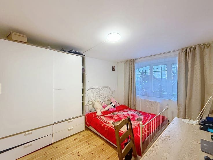 6-Bedroom Family House with a 125 m² Garden