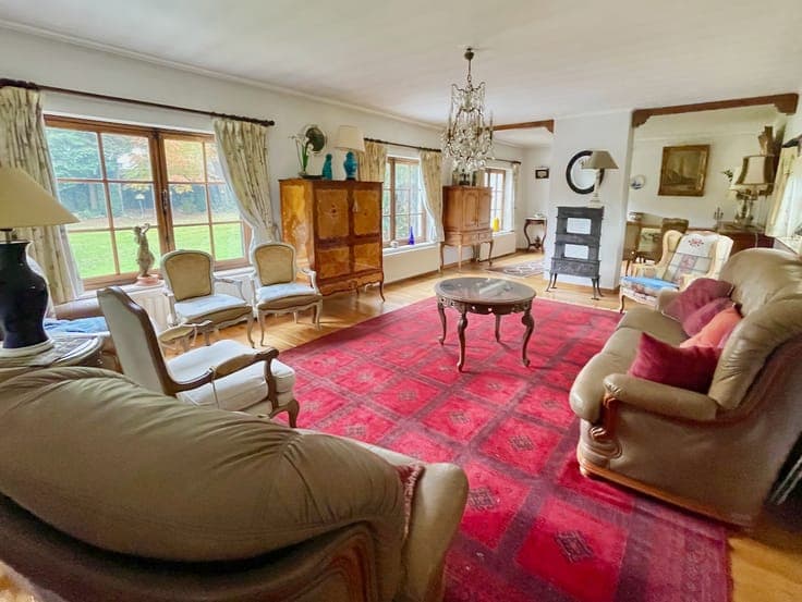 Life annuity villa on 16 acres Lake Genval, for investors