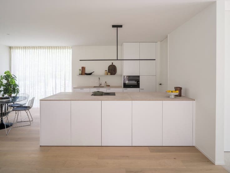 Hoogwaardig afgewerkte parkwoning met een bureauruimte op...