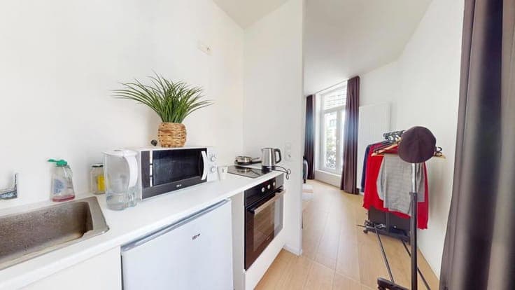 Square Ambiorix – 5 furnished units building – 6% yield