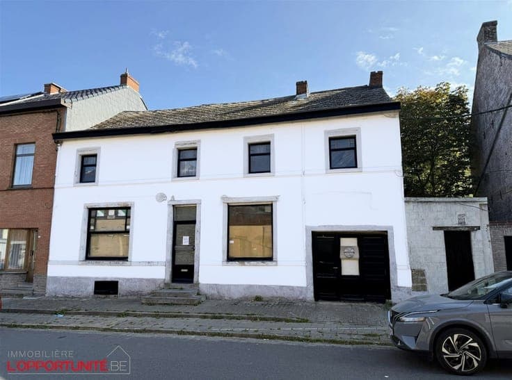 Maison + entrepôt 340m² entièrement à restaurer. Possibilité
