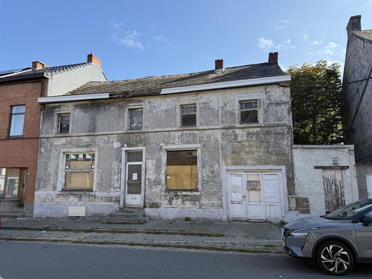 Maison + entrepôt 340m² entièrement à restaurer. Possibilité