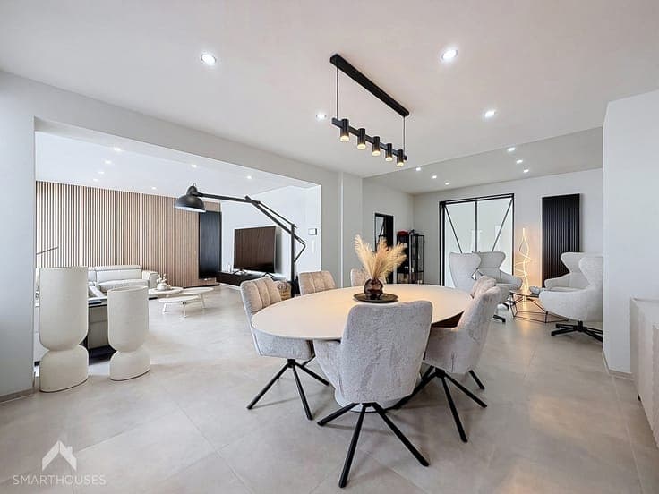 Renovated home with 3 bedrooms, professional space & garden