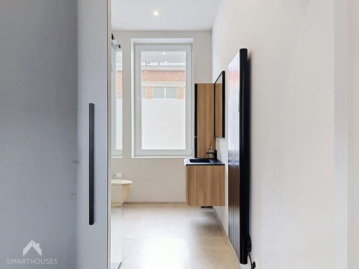 Renovated home with 3 bedrooms, professional space & garden