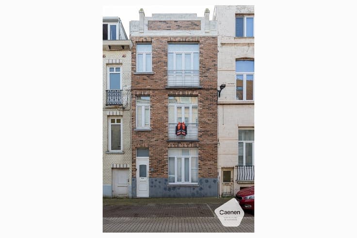 Ruime stadswoning met 3 slaapkamers en gezellige koer