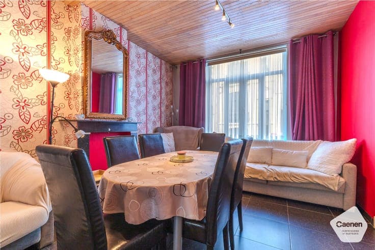 Ruime stadswoning met 3 slaapkamers en gezellige koer