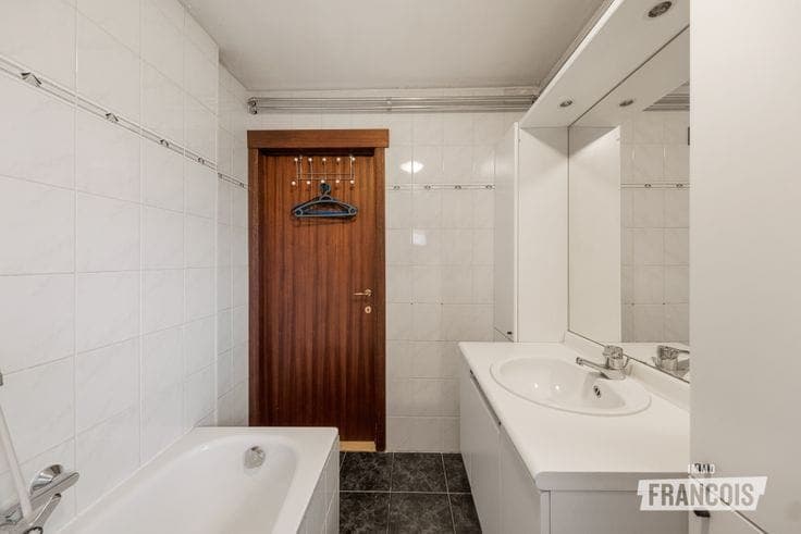 Family home with 3 bedrooms and garden for sale in Sint-And…