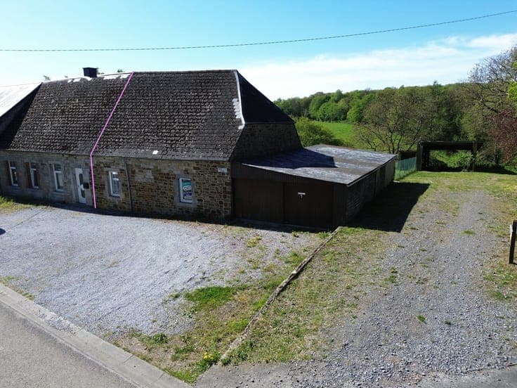 Maison à rénover avec spacieux jardin