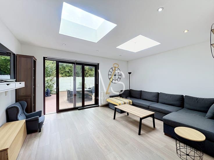 BRIGHT CHARMING HOUSE RENOVATED WITH BEAUTIFUL GARDEN!