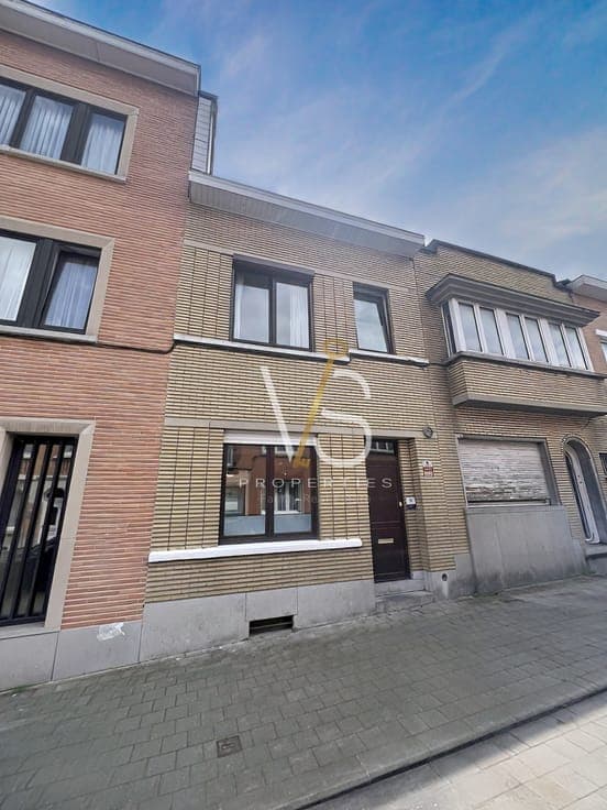 BRIGHT CHARMING HOUSE RENOVATED WITH BEAUTIFUL GARDEN!
