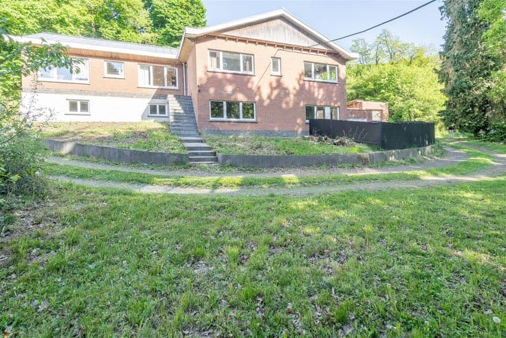 Exceptional estate with 2 homes and a warehouse