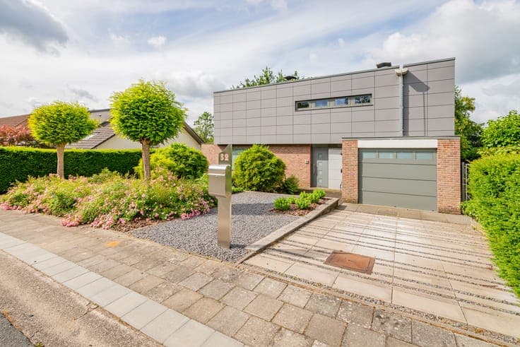 Move-In Ready Villa with Sunny Garden