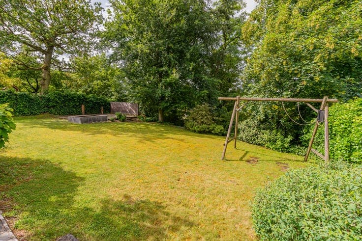 Move-In Ready Villa with Sunny Garden