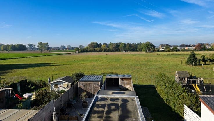 Te koop: Instapklare rijwoning met uitzicht op de velden...