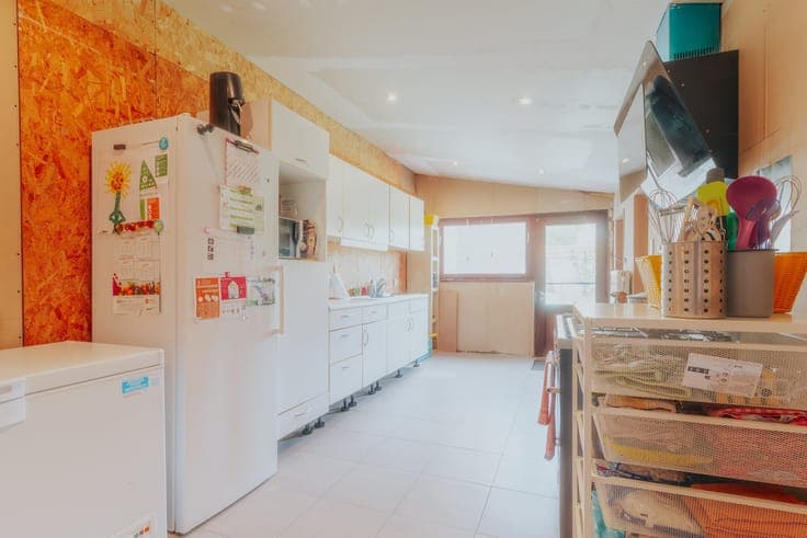 Interessante GEZINSWONING met 4 slaapkamers én met tuin t...