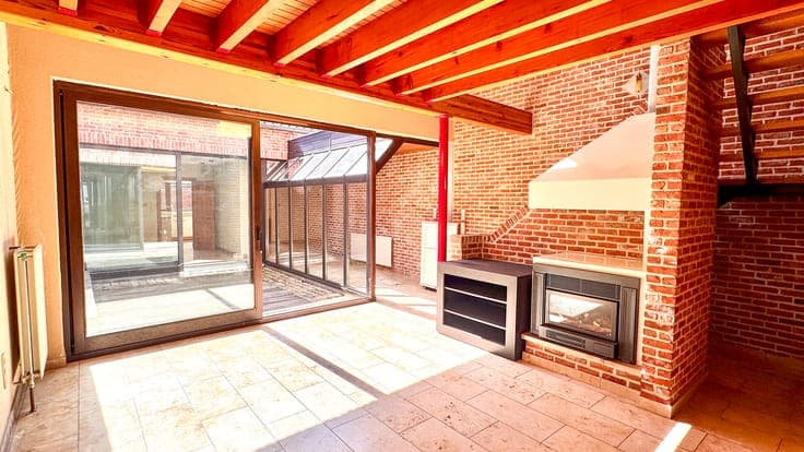 Renovated town house with endless possibilities