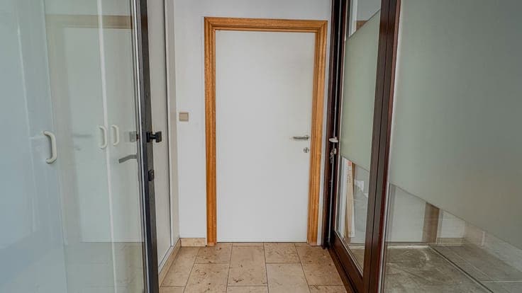 Renovated town house with endless possibilities