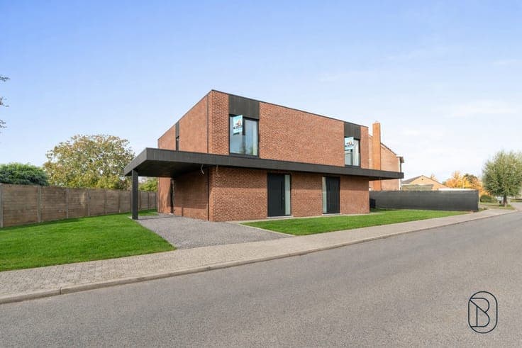 High-quality, luxurious modern new-build homes