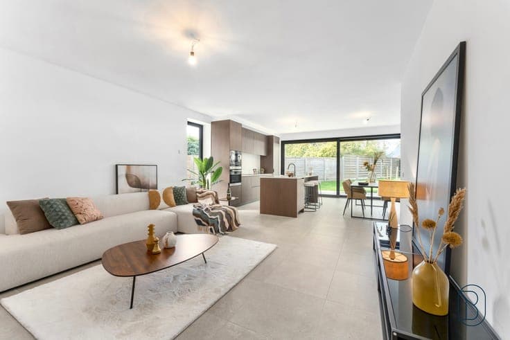 High-quality, luxurious modern new-build homes