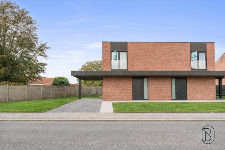 High-quality, luxurious modern new-build homes
