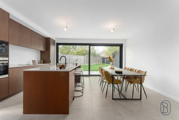High-quality, luxurious modern new-build homes