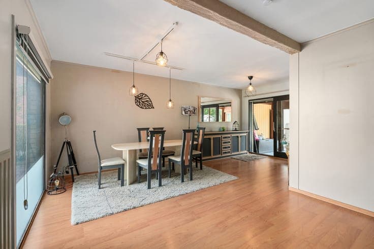 House with 4 bedrooms and 2 bathrooms in quiet neighbourhood