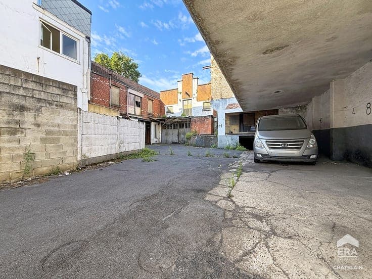 Warehouse with land for sale in Berchem-Sainte-Agathe