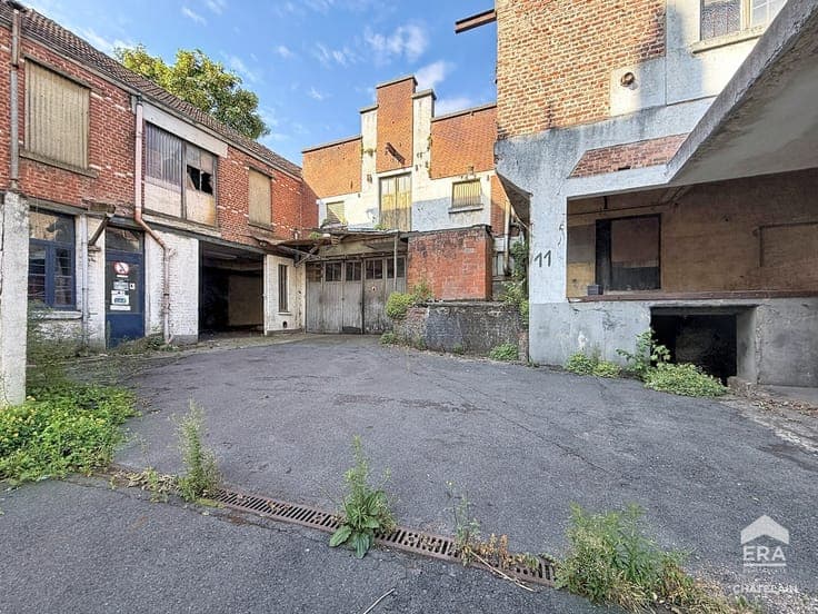 Warehouse with land for sale in Berchem-Sainte-Agathe