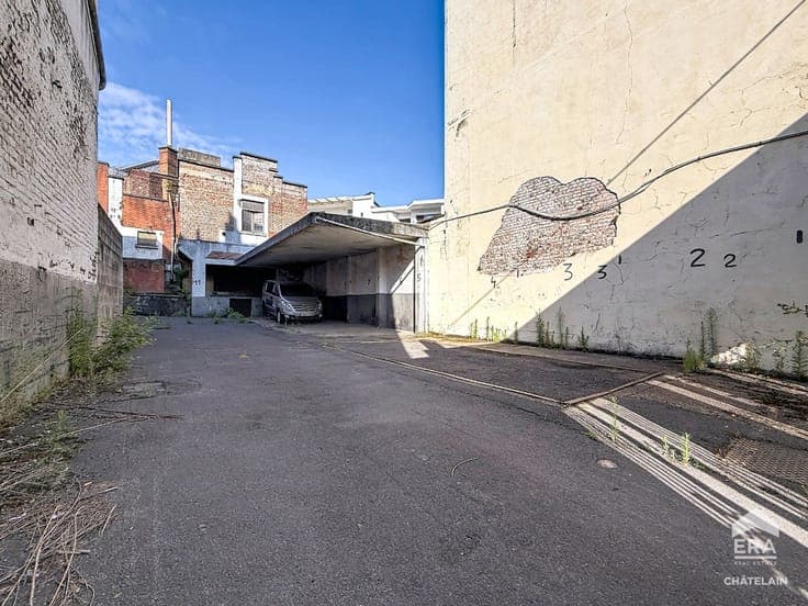 Warehouse with land for sale in Berchem-Sainte-Agathe
