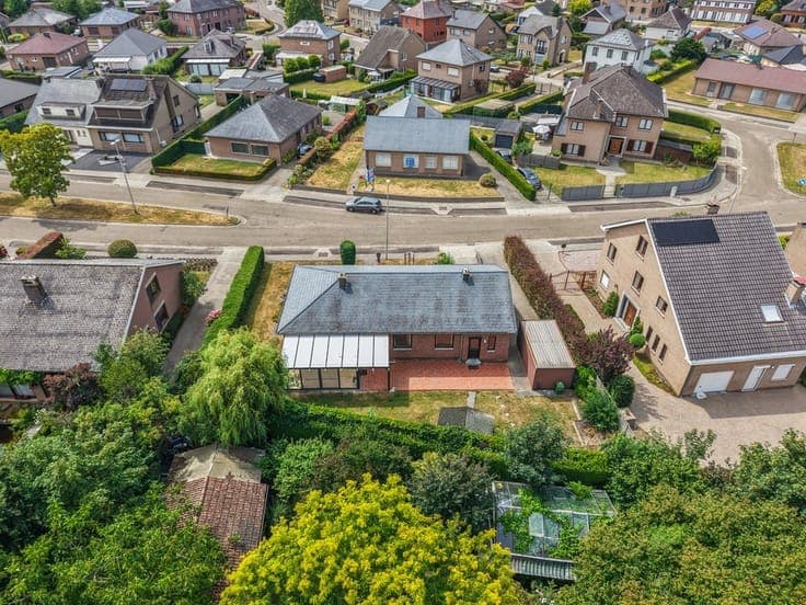 RUIME OPEN BEBOUWING MET VERANDA, DUBBELE GARAGE EN TAL V...
